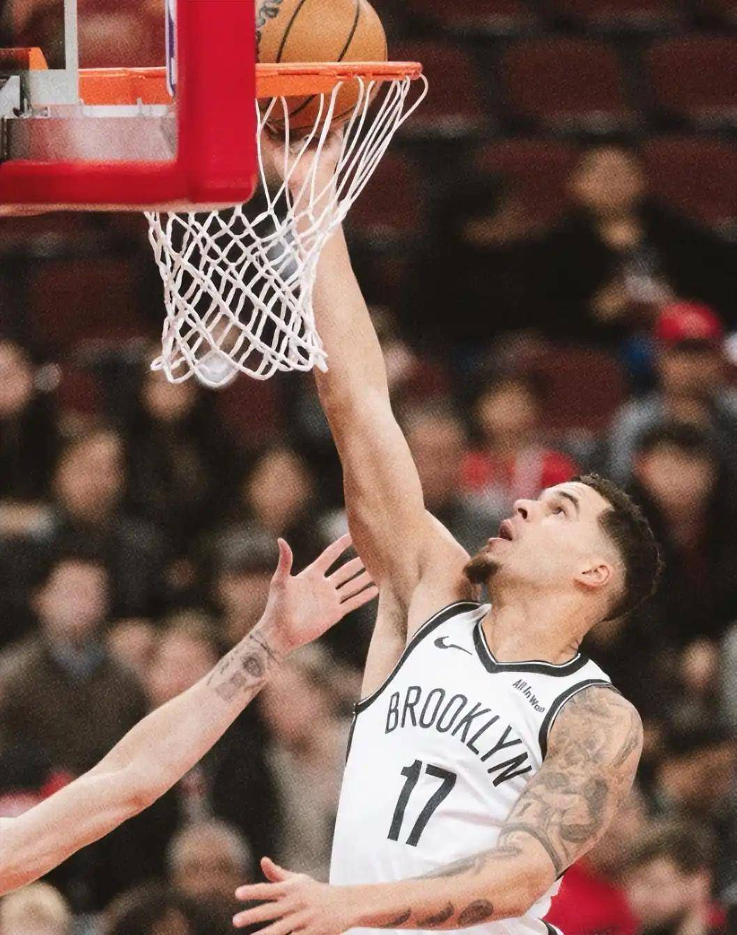 尊龙凯时-篮网惨败雄鹿，厄文得分爆发但无法改变局势(篮网险胜雄鹿赛后)