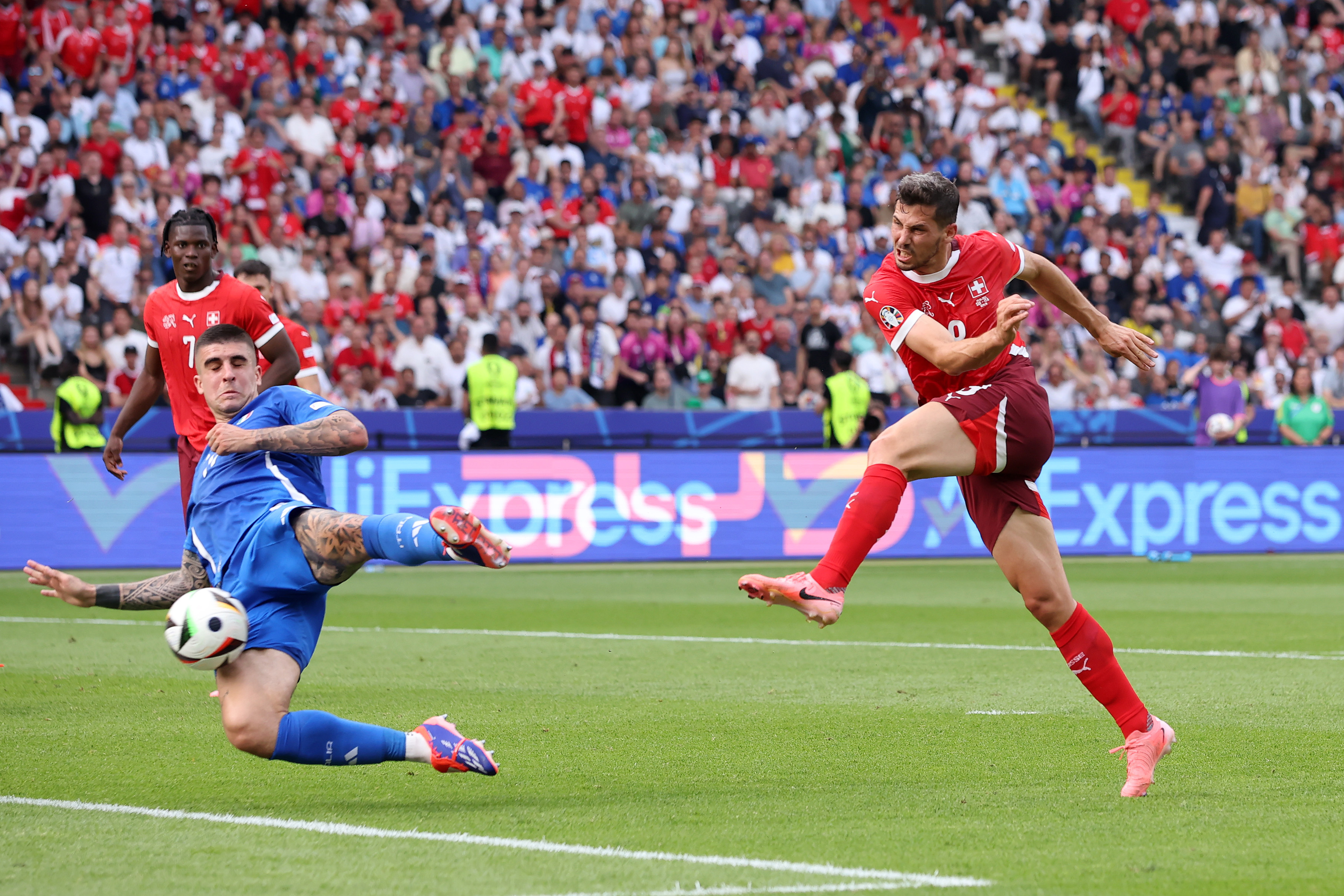 尊龙凯时-包含欧洲国家队大比拼！赛场上的激烈竞争的词条